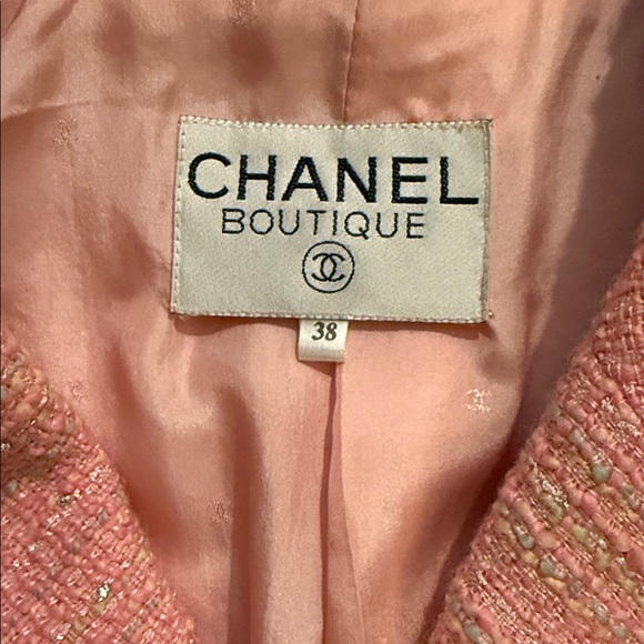 CHANEL Classic Pink Tweed Suit - Picture 4 of 5